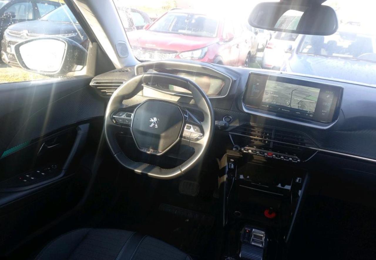 Фото - Peugeot e-2008 #5