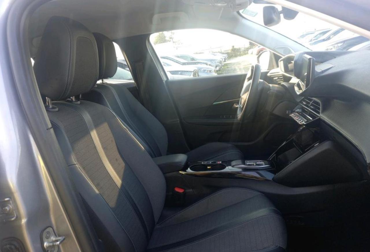 Фото - Peugeot e-2008 #6