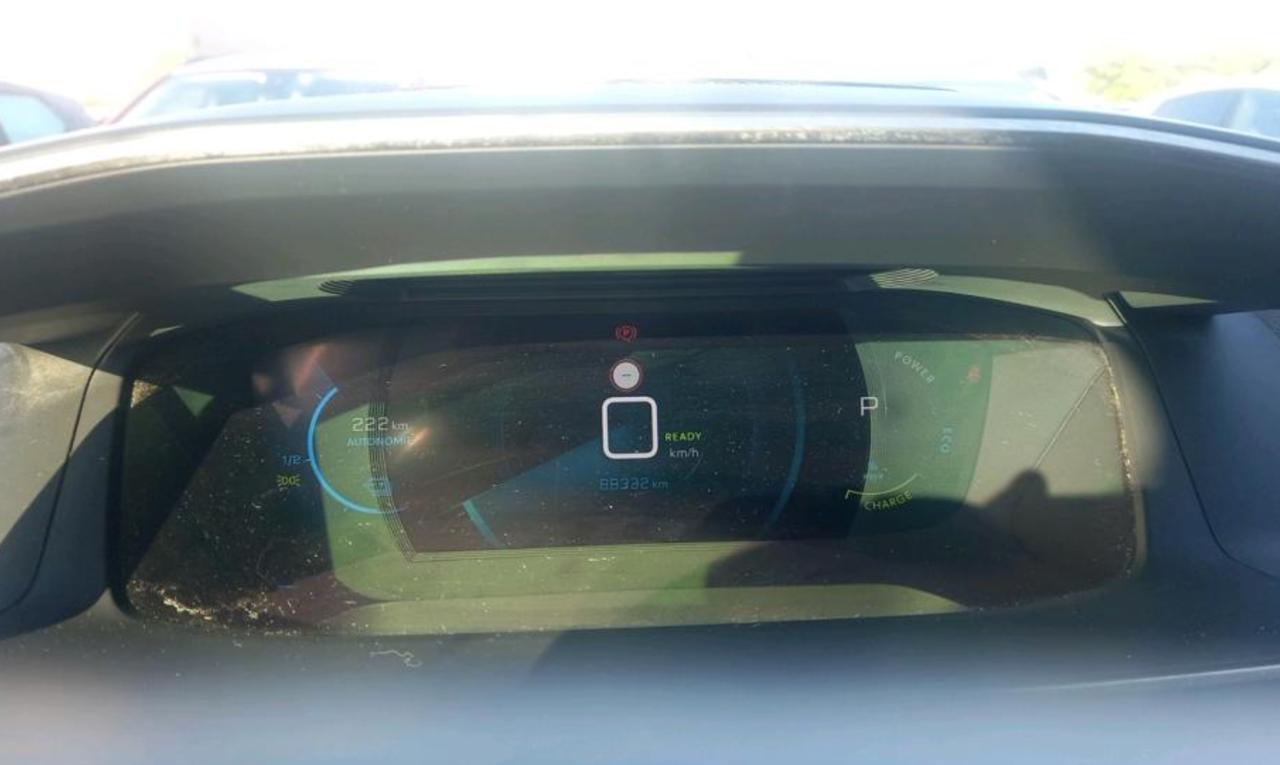 Фото - Peugeot e-2008 #8