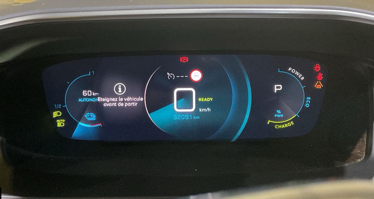 Фото - Peugeot e-2008 #5