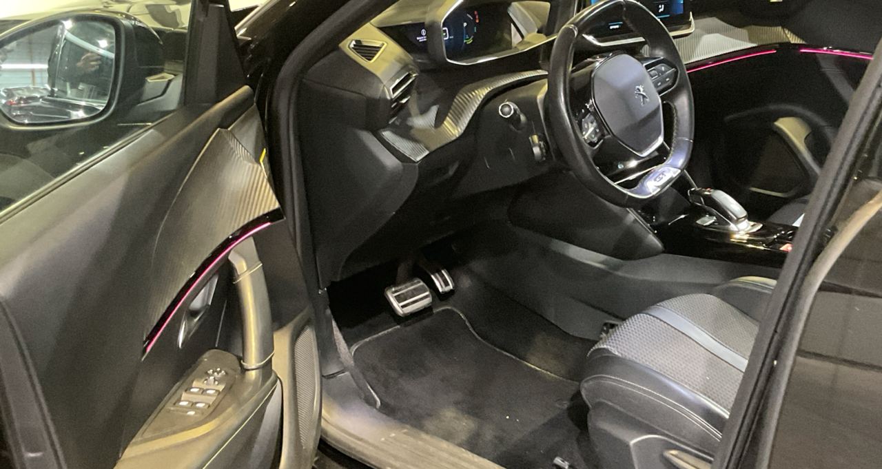 Фото - Peugeot e-2008 #7