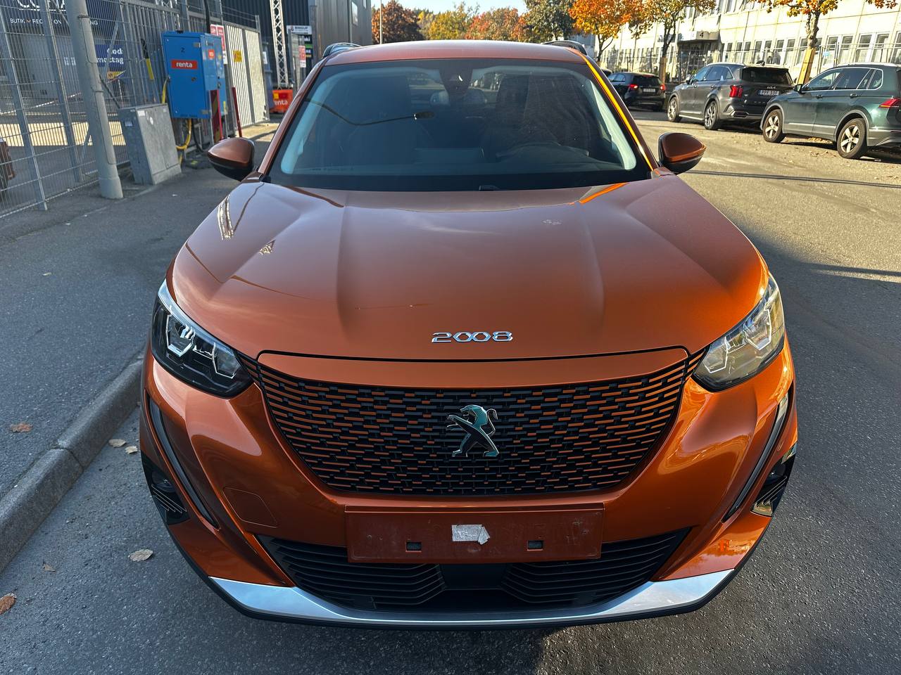 Фото - Peugeot e-2008 #2