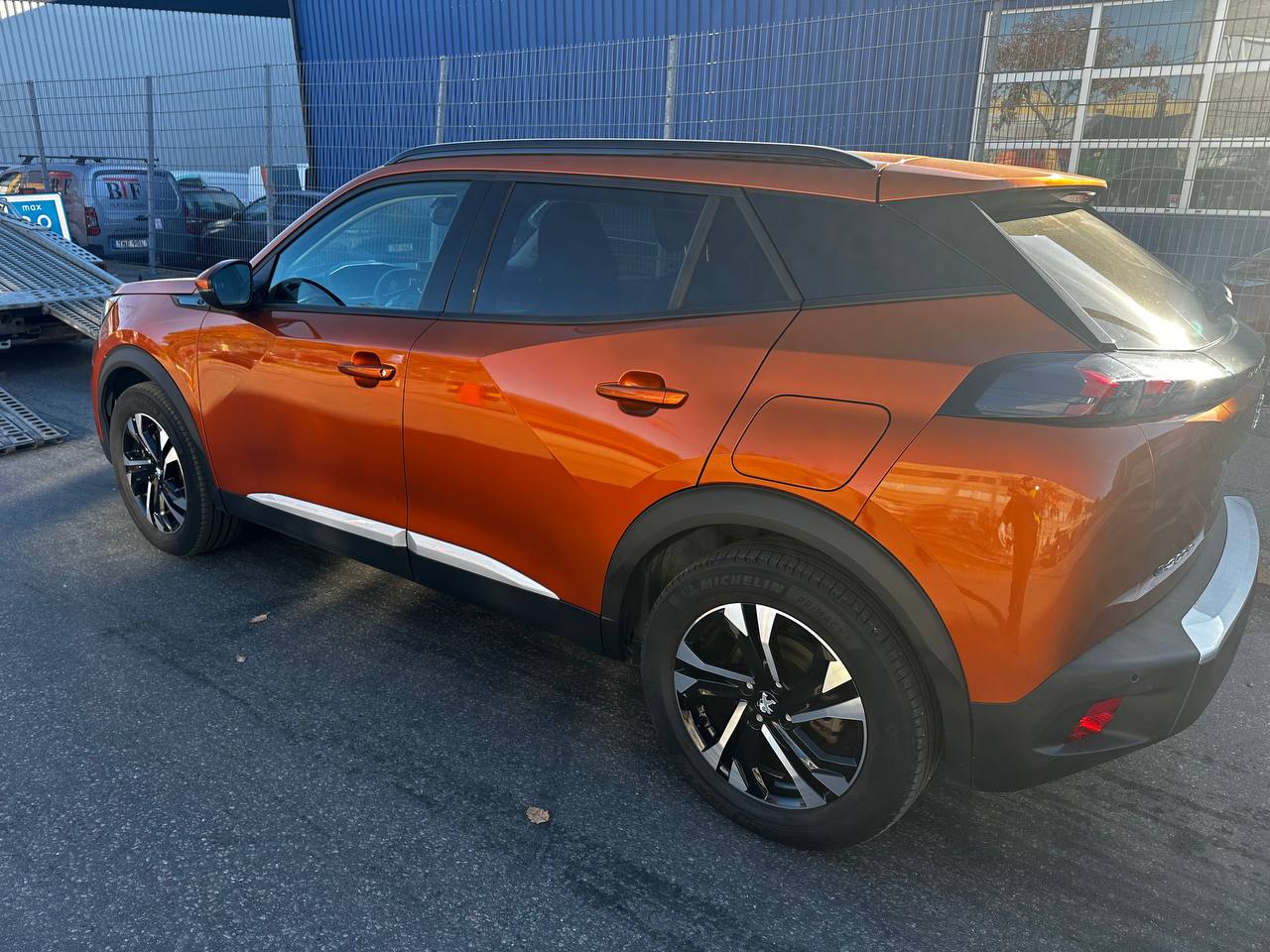 Фото - Peugeot e-2008 #5