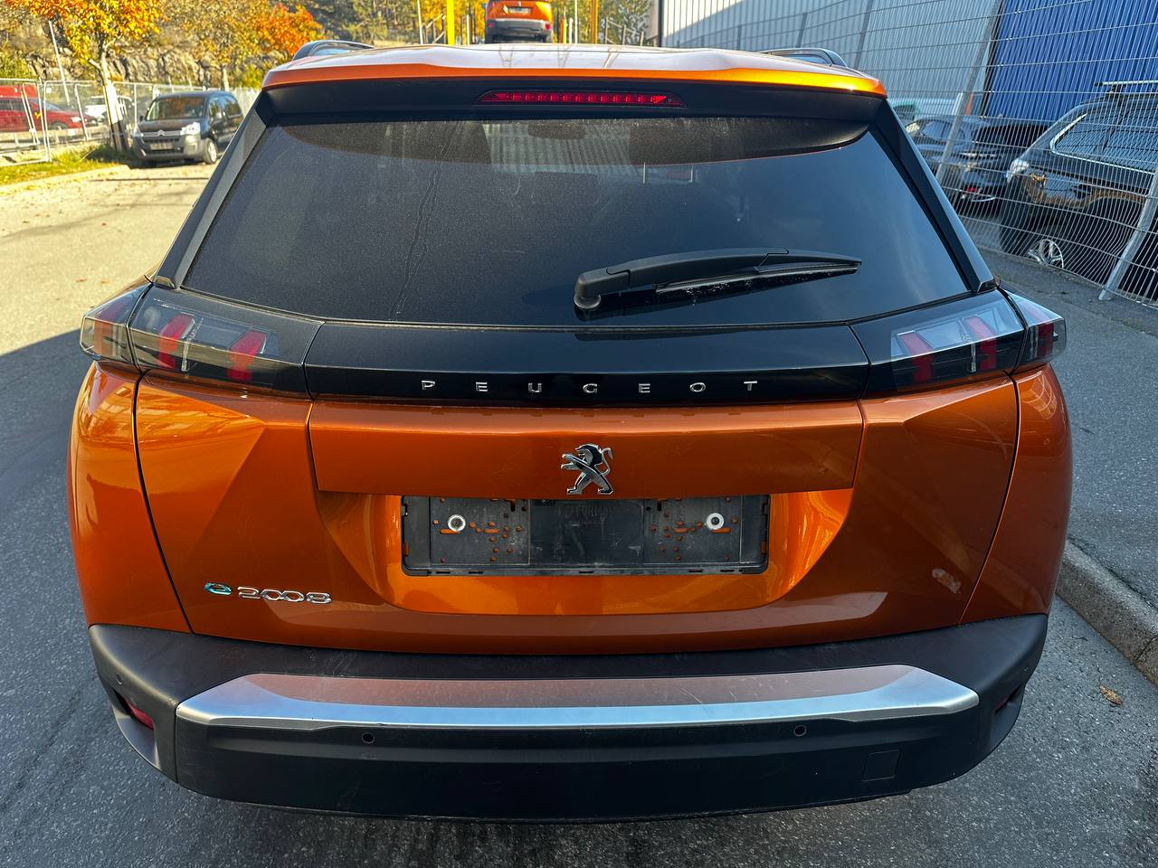 Фото - Peugeot e-2008 #7