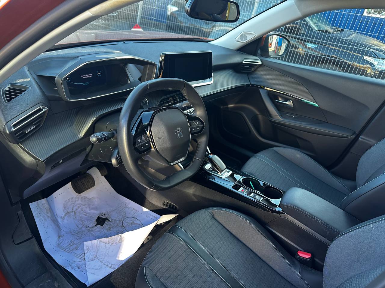 Фото - Peugeot e-2008 #8