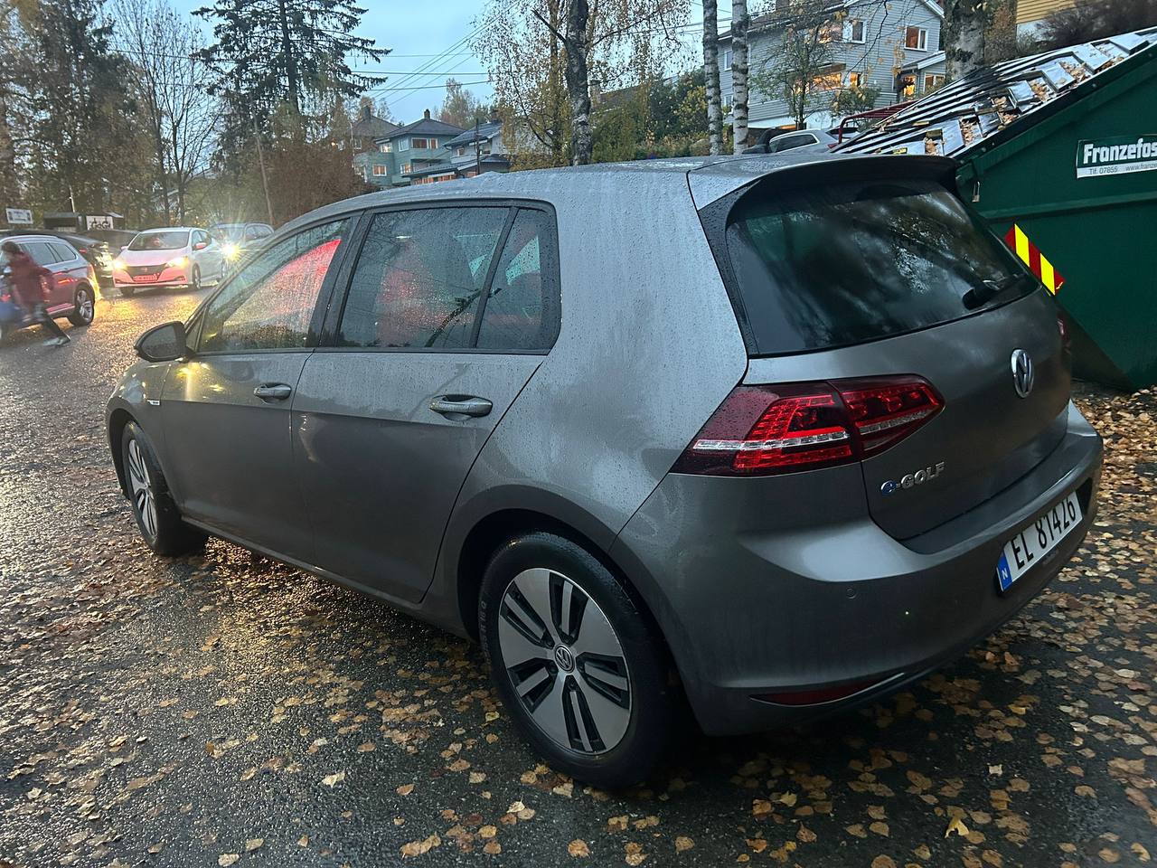 Фото - Volkswagen E-Golf #3