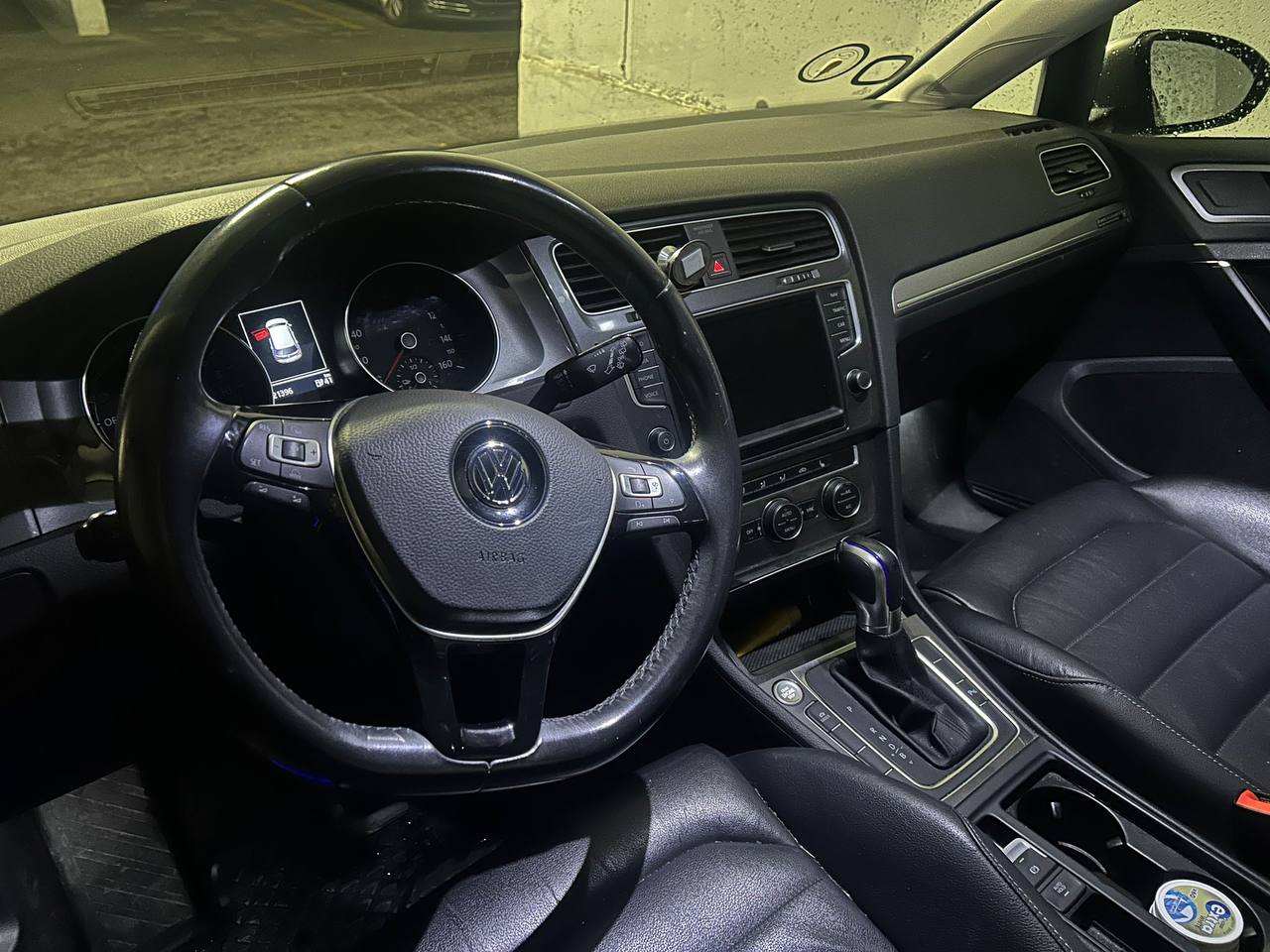 Фото - Volkswagen E-Golf #5