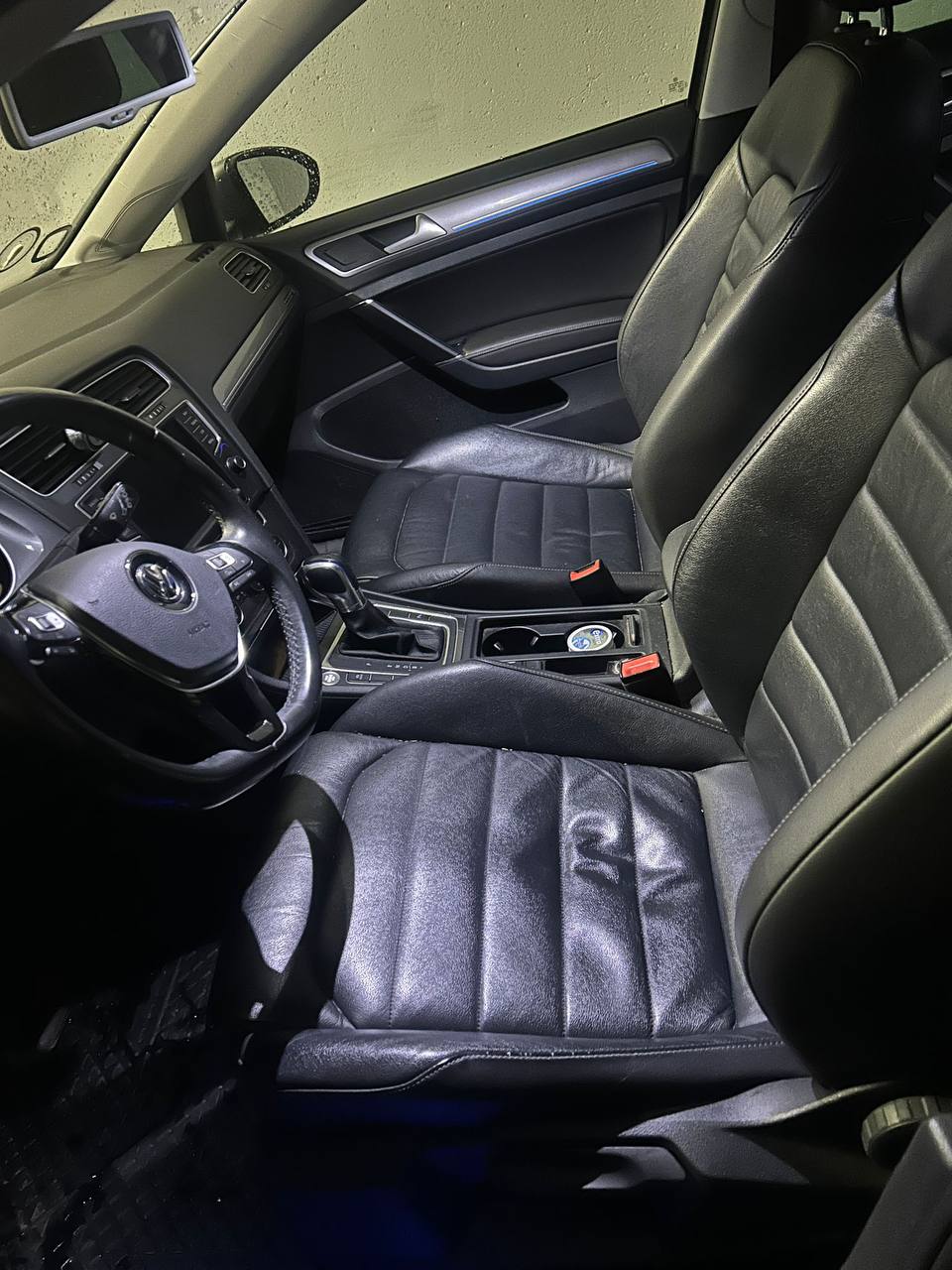 Фото - Volkswagen E-Golf #6