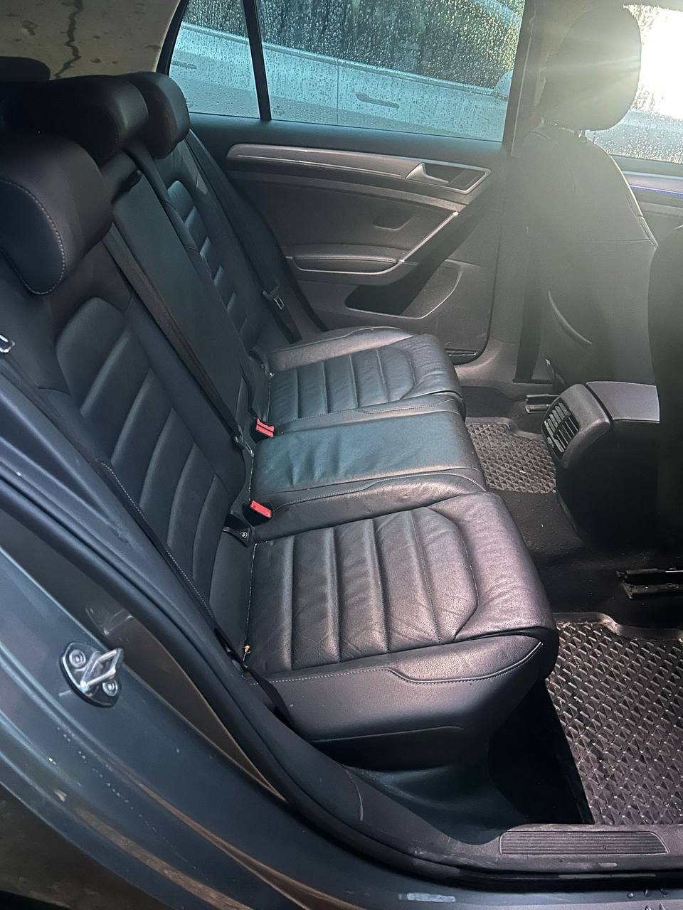 Фото - Volkswagen E-Golf #7