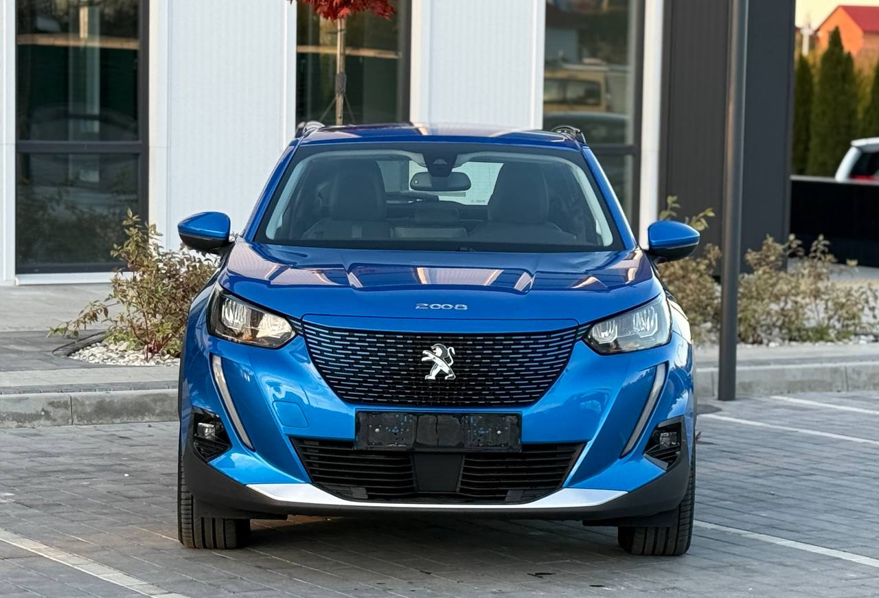 Фото - Peugeot e-2008 #2