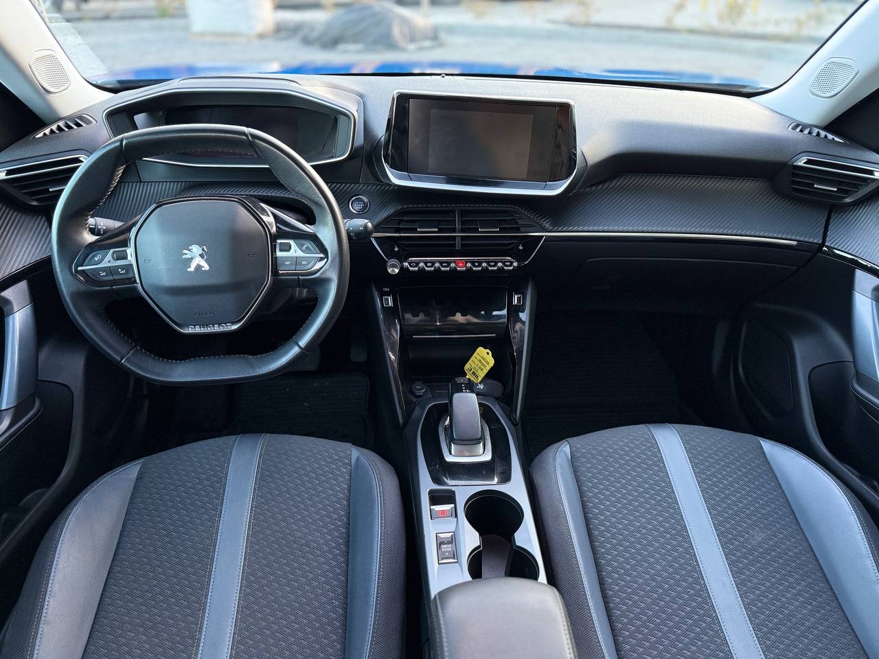 Фото - Peugeot e-2008 #11