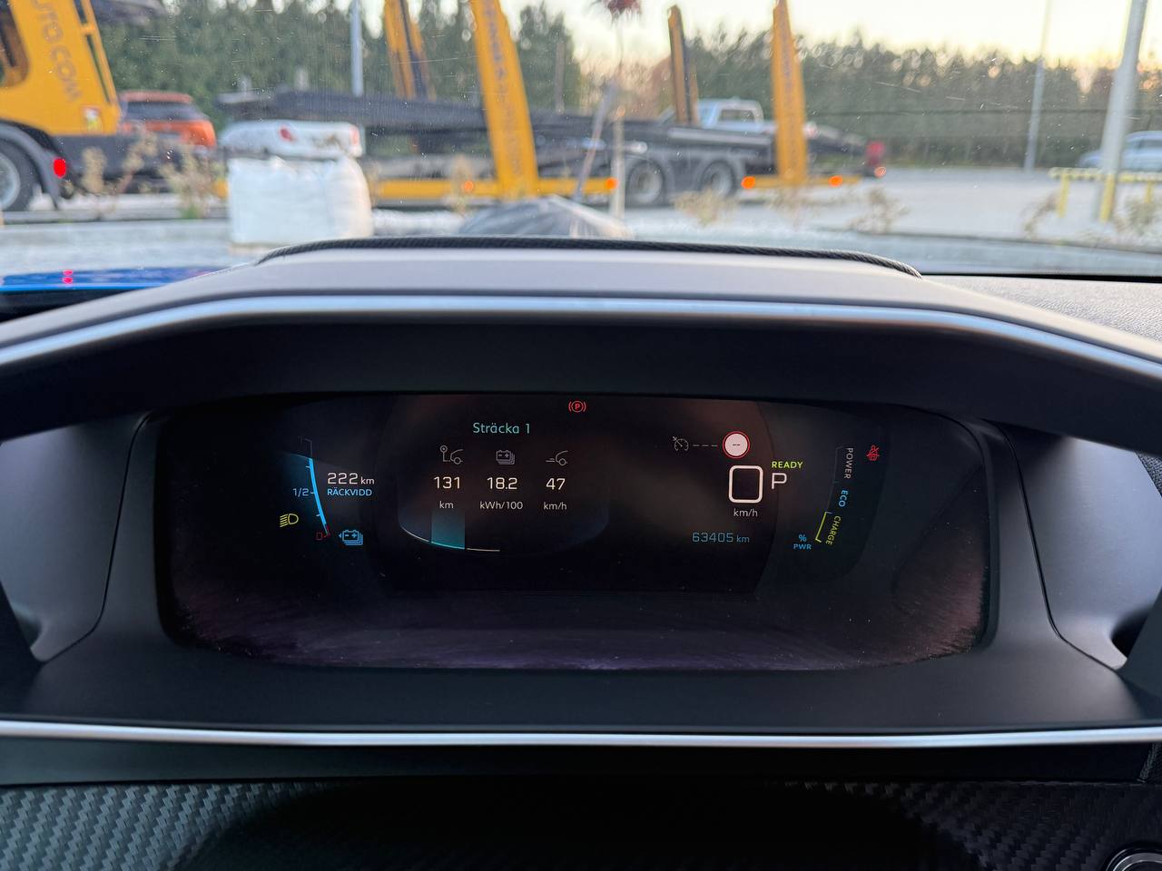 Фото - Peugeot e-2008 #12