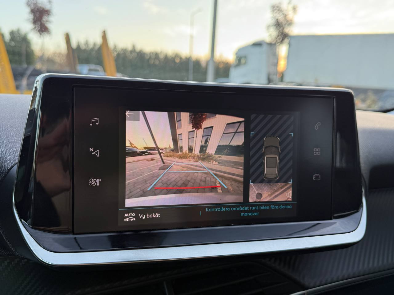 Фото - Peugeot e-2008 #13