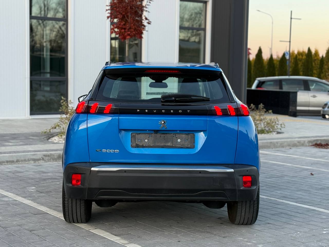 Фото - Peugeot e-2008 #6