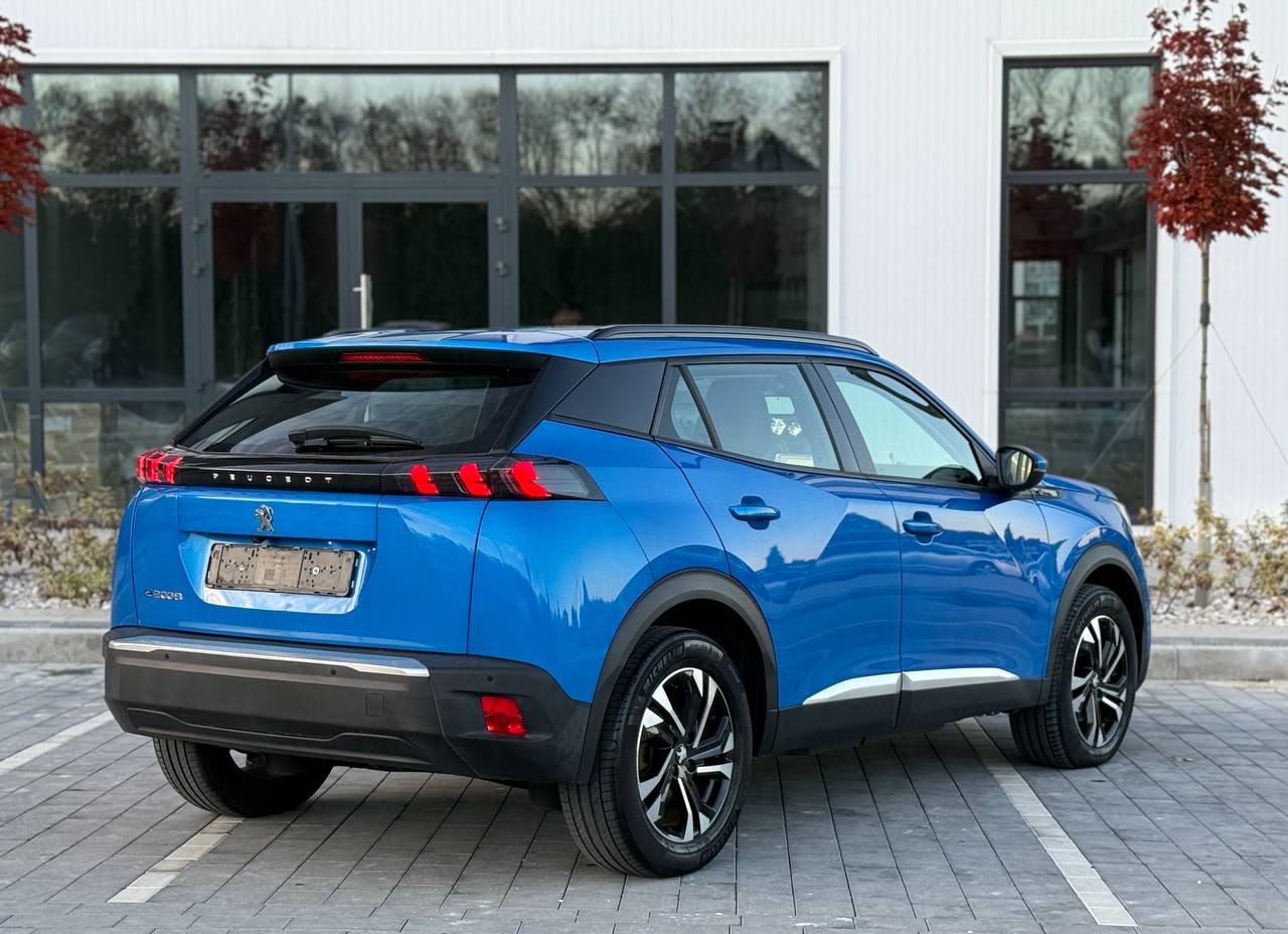 Фото - Peugeot e-2008 #4