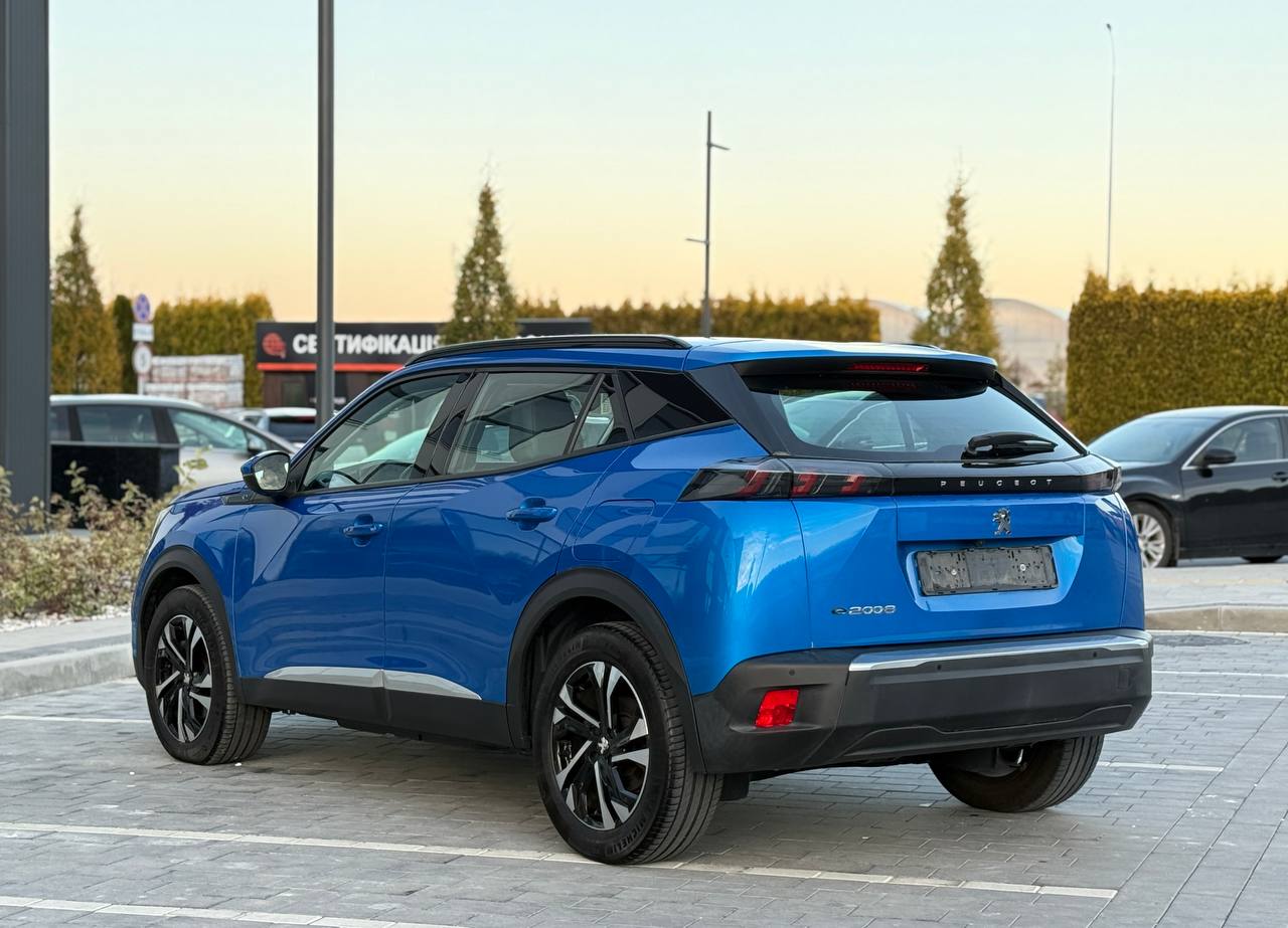 Фото - Peugeot e-2008 #5