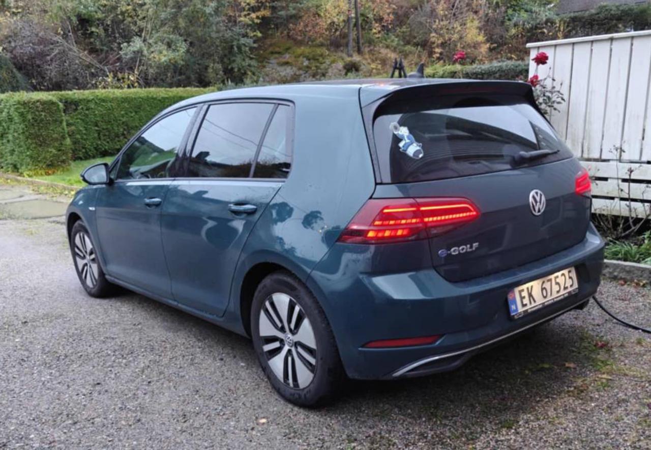 Фото - Volkswagen E-Golf #7