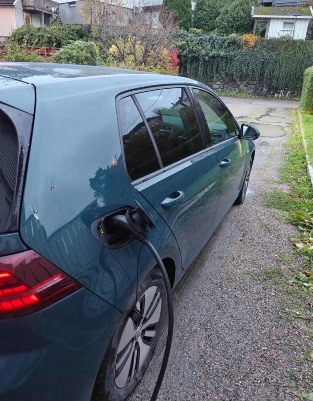 Фото - Volkswagen E-Golf #3