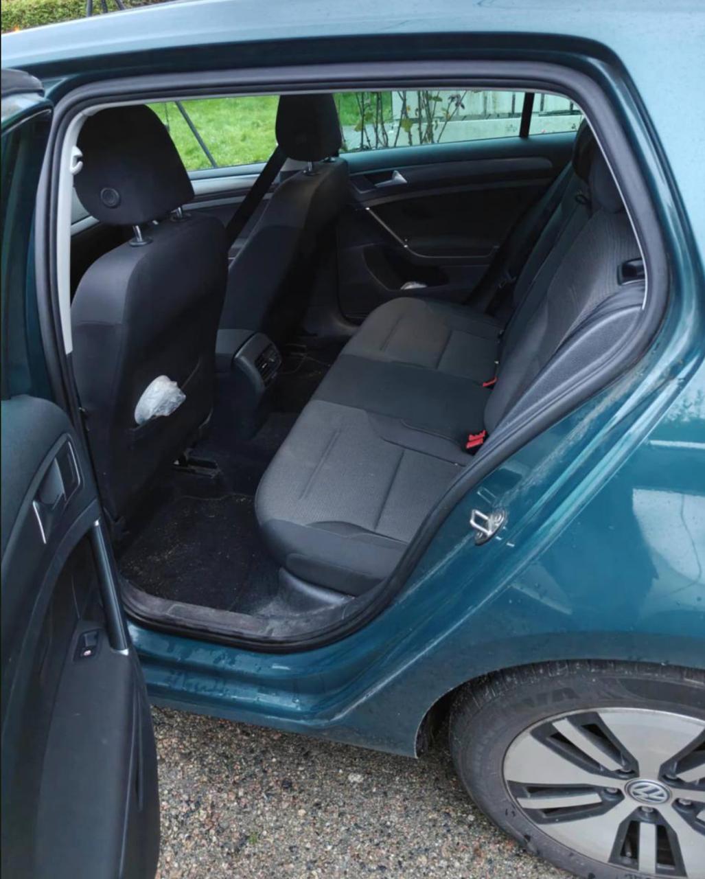 Фото - Volkswagen E-Golf #4