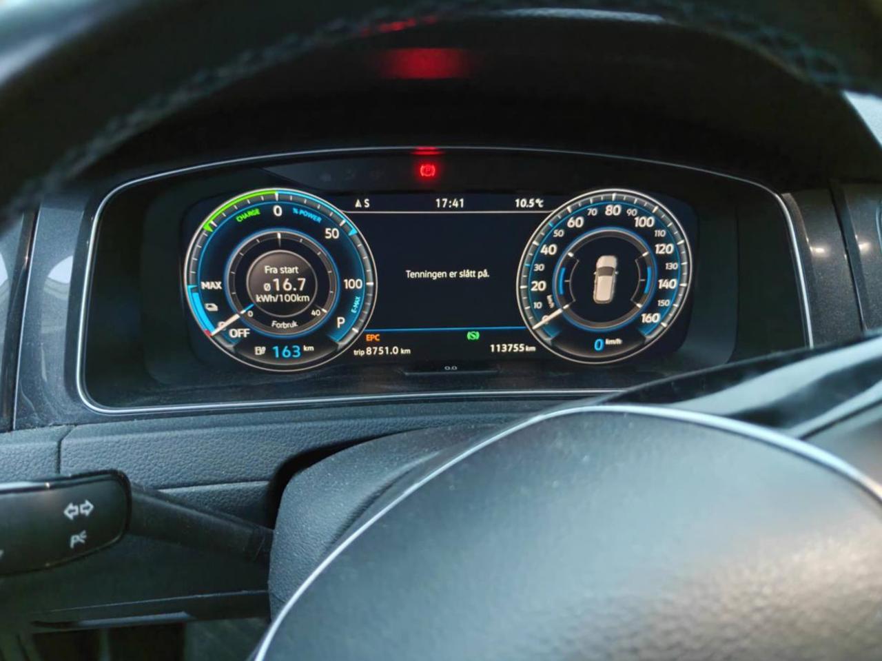 Фото - Volkswagen E-Golf #8