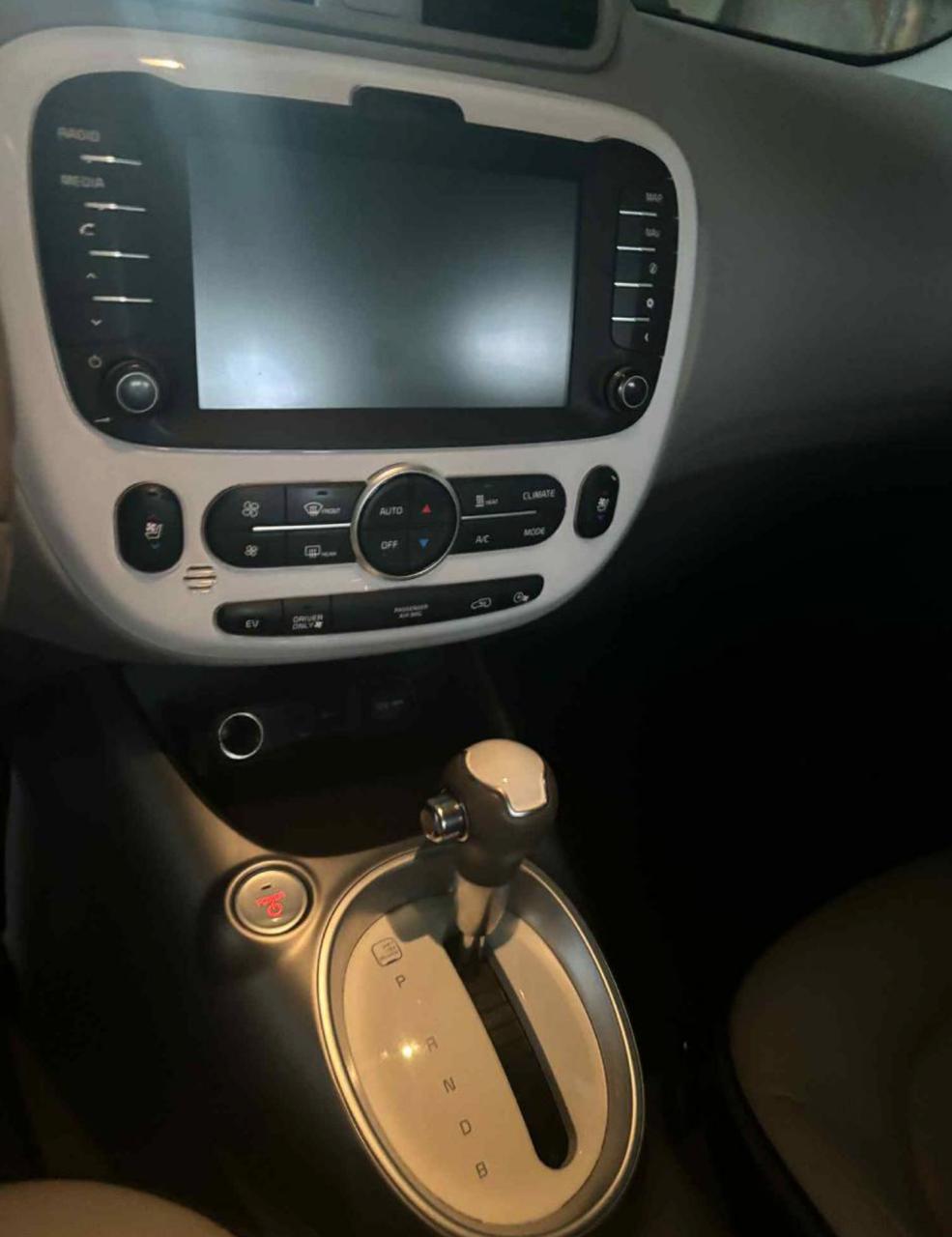 Фото - Kia Soul EV #7