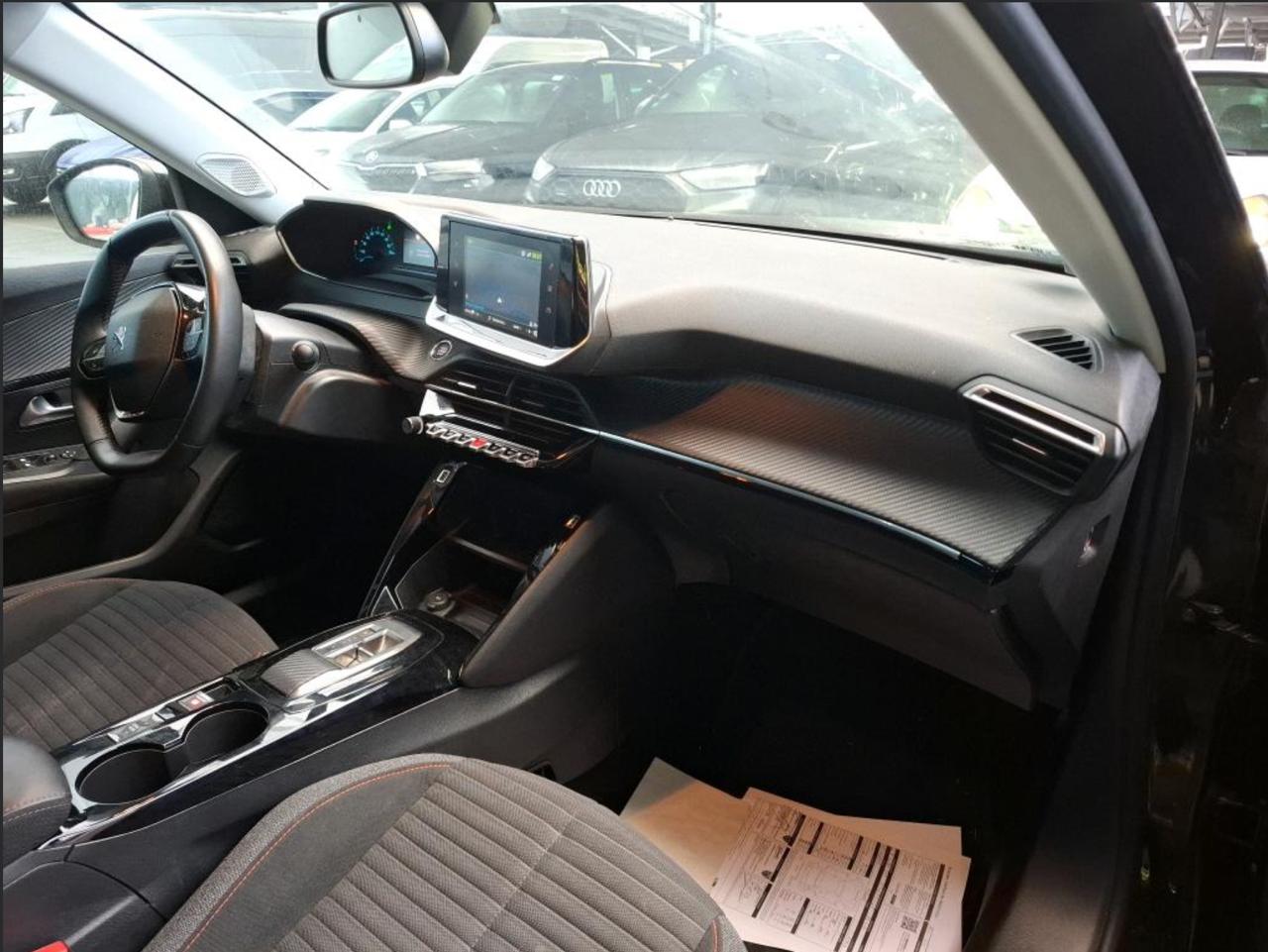 Фото - Peugeot e-2008 #5