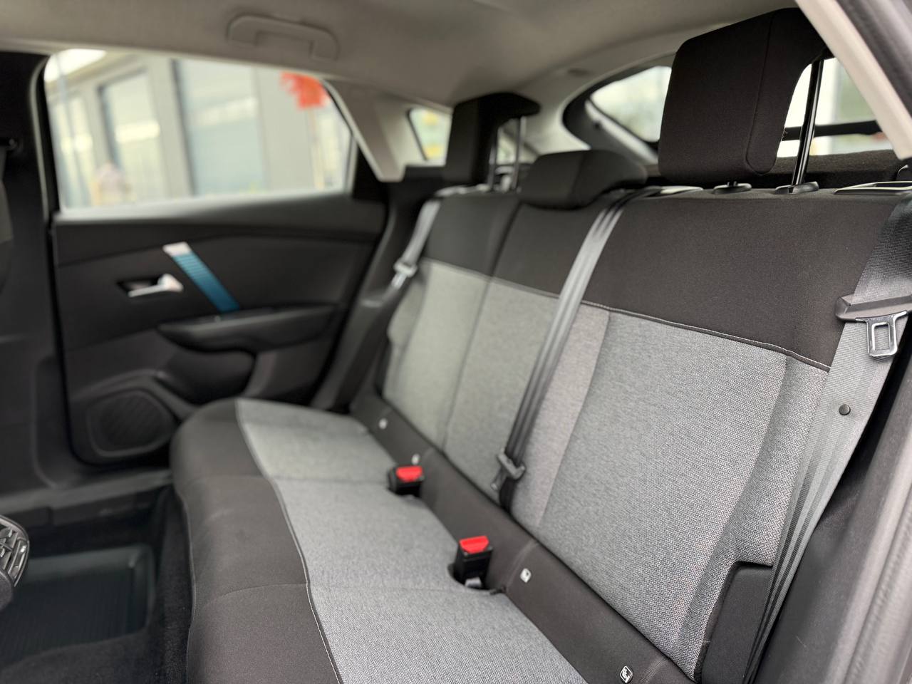 Фото - Citroen e-C4 #5