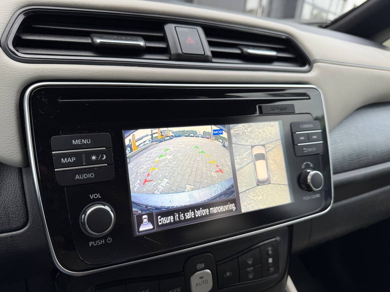 Фото - Nissan Leaf #11