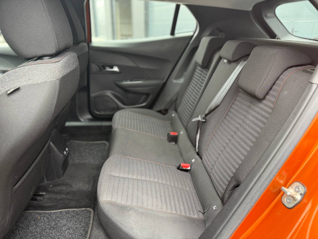 Фото - Peugeot e-2008 #8