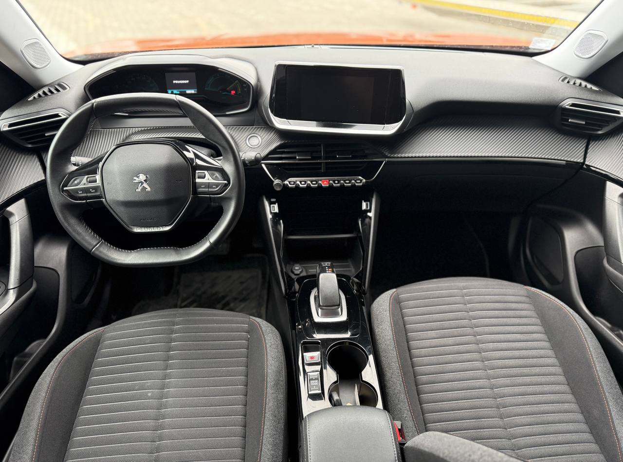 Фото - Peugeot e-2008 #9