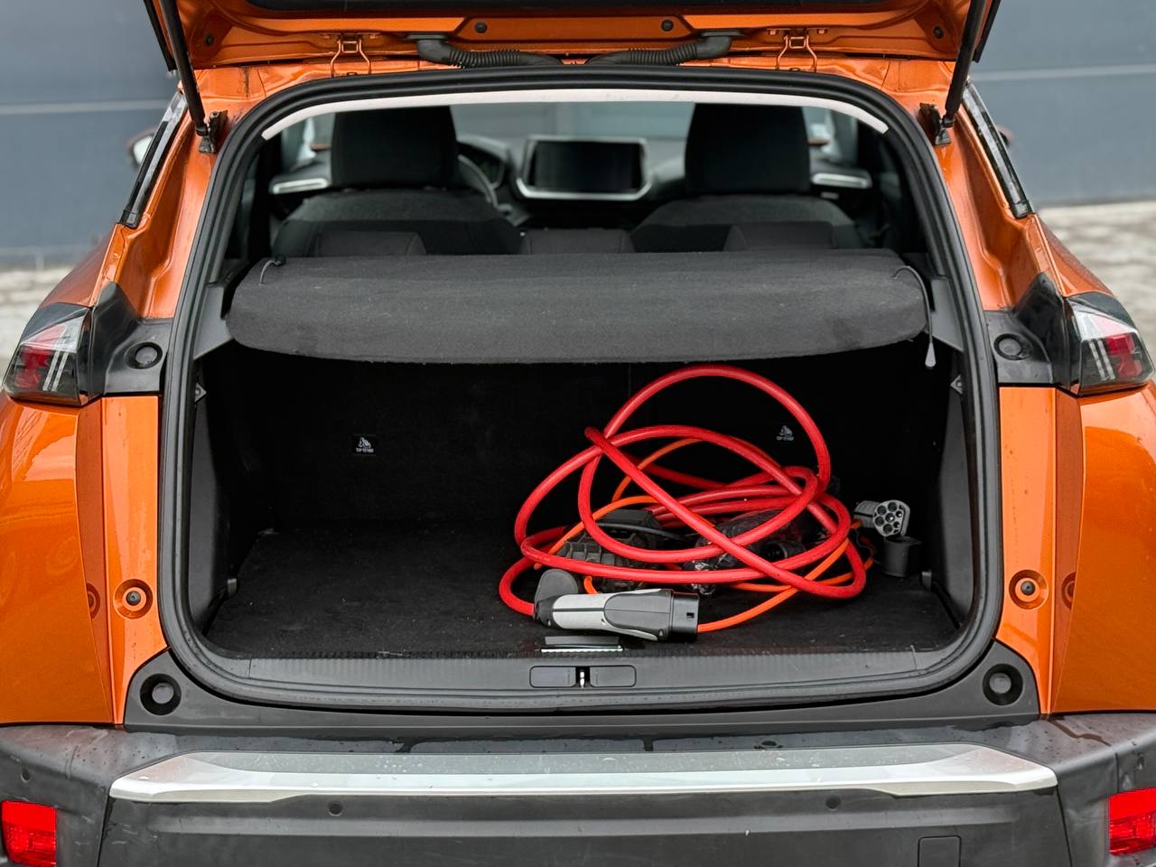 Фото - Peugeot e-2008 #10