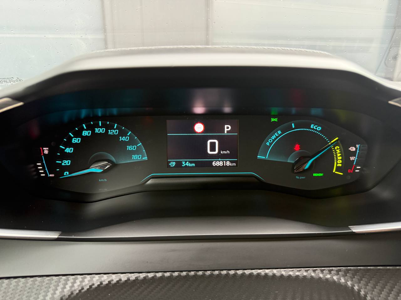 Фото - Peugeot e-2008 #11