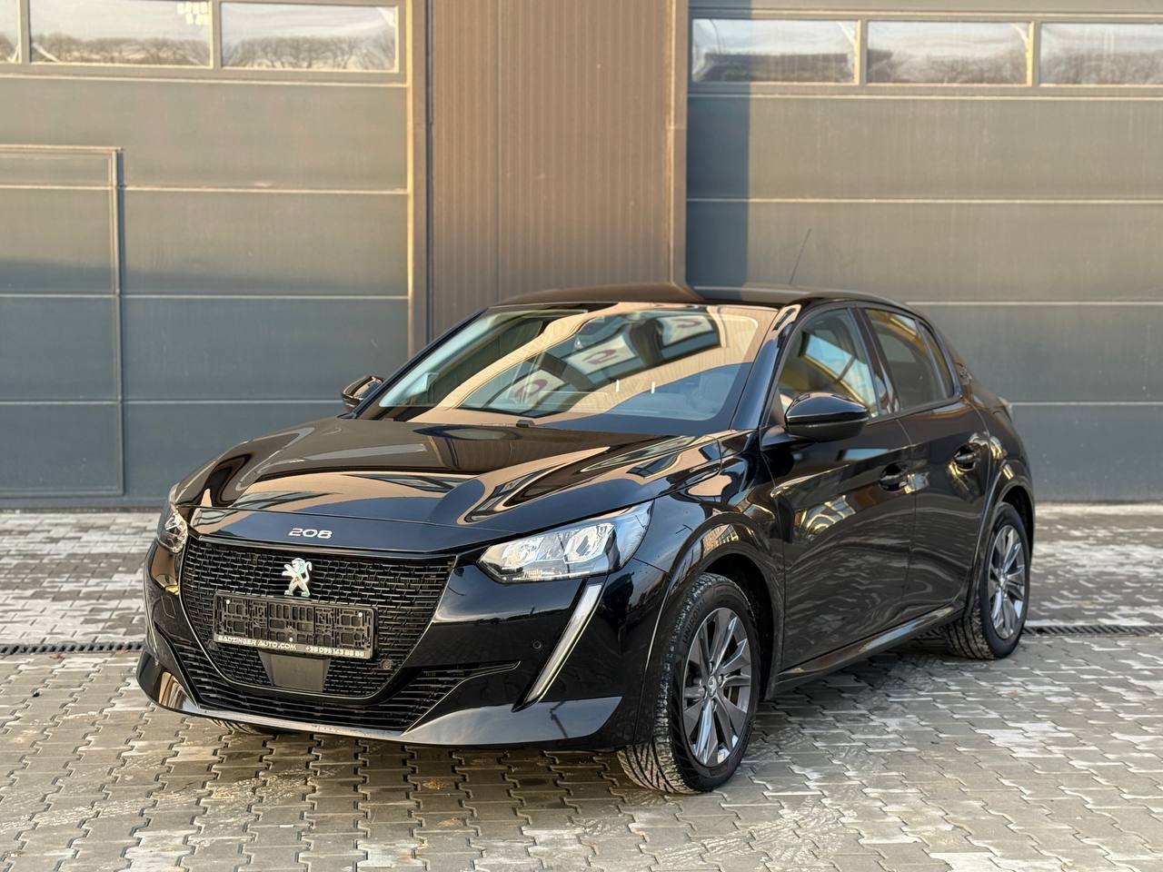 Peugeot e-208