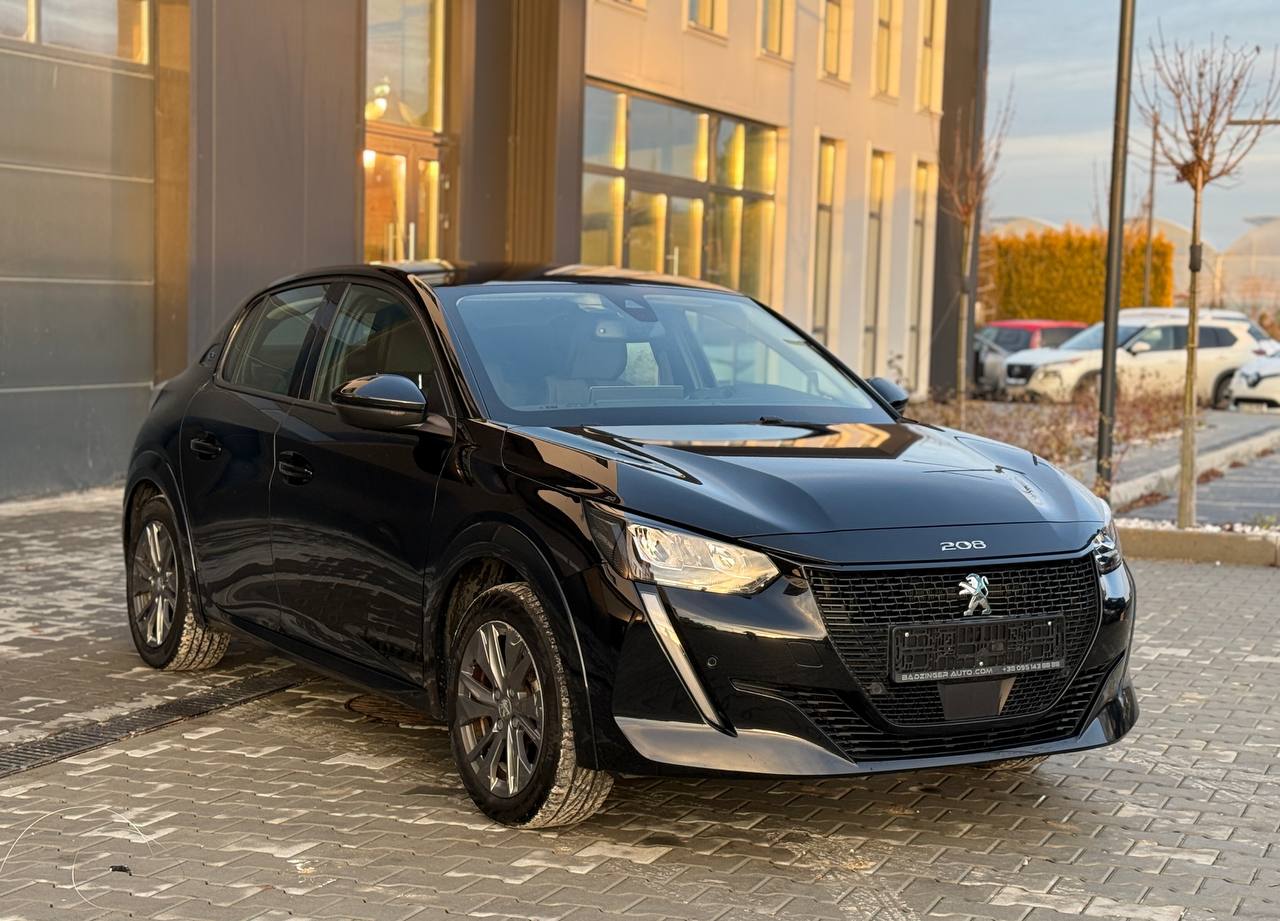 Фото - Peugeot e-208 #2