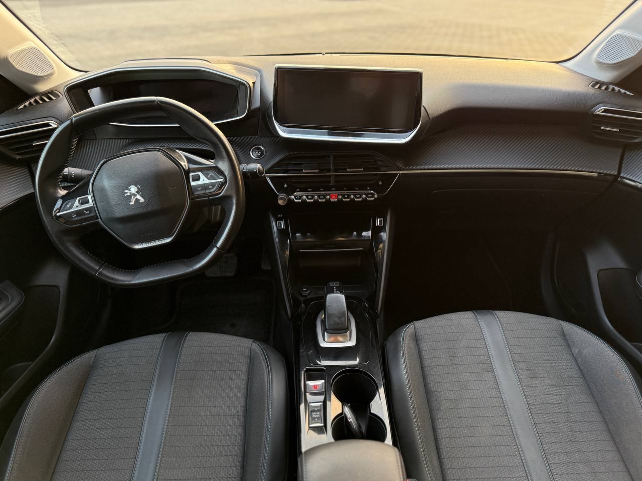 Фото - Peugeot e-208 #10