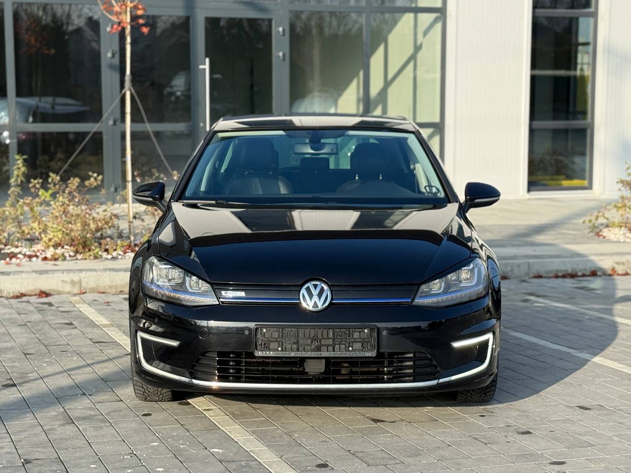 Фото - Volkswagen E-Golf #2
