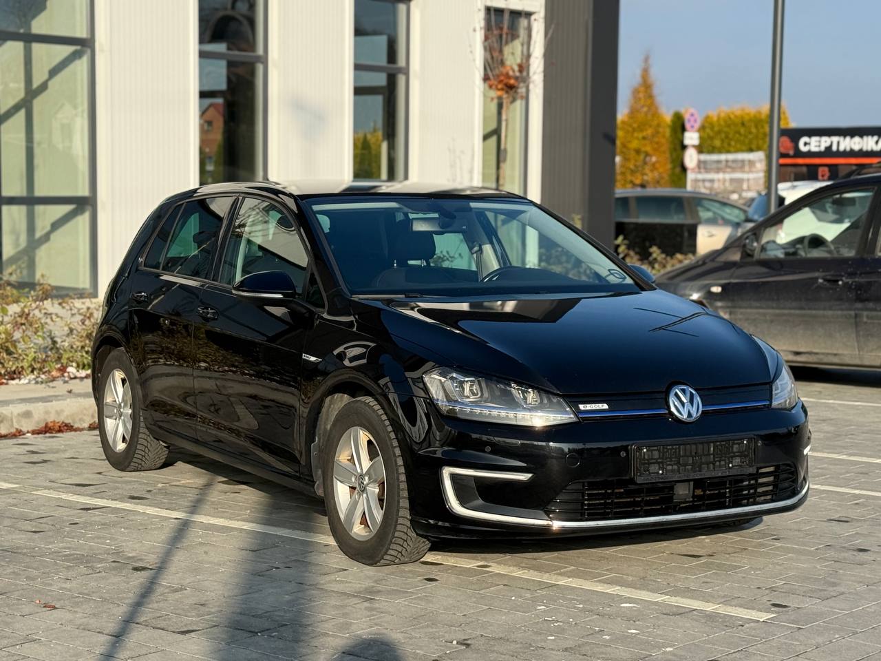 Фото - Volkswagen E-Golf #3