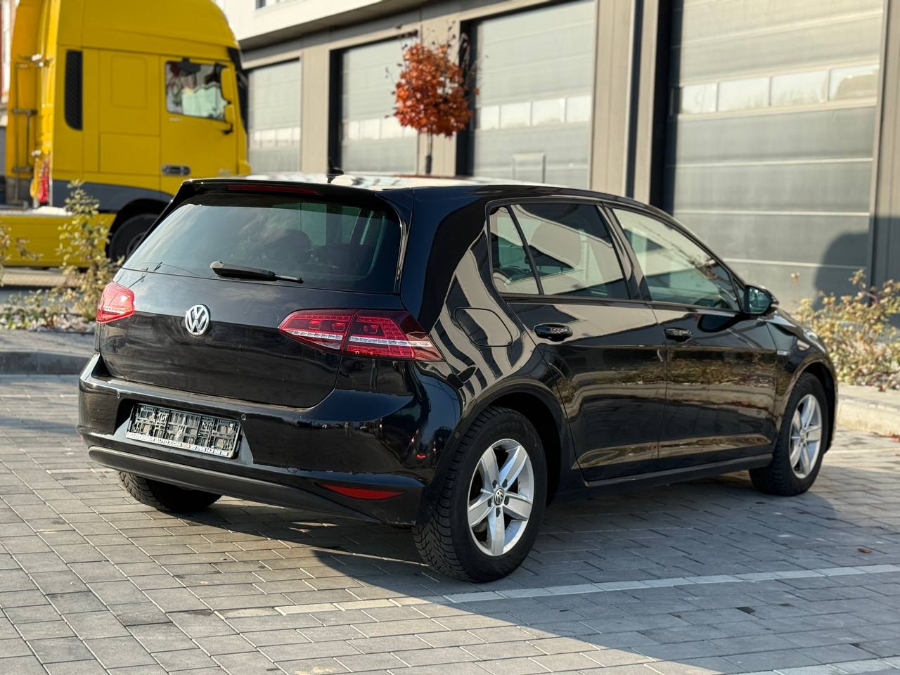 Фото - Volkswagen E-Golf #6