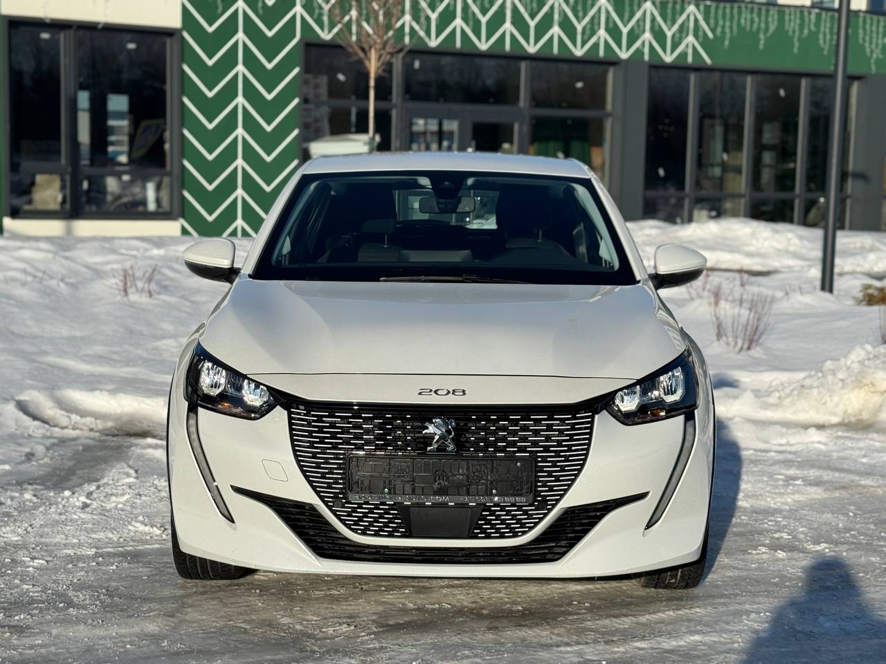 Фото - Peugeot e-208 #2