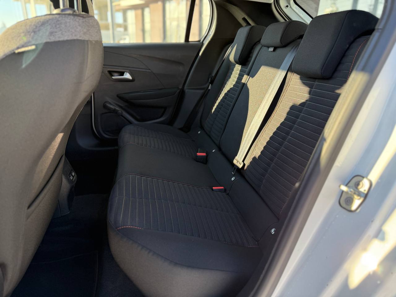 Фото - Peugeot e-208 #8