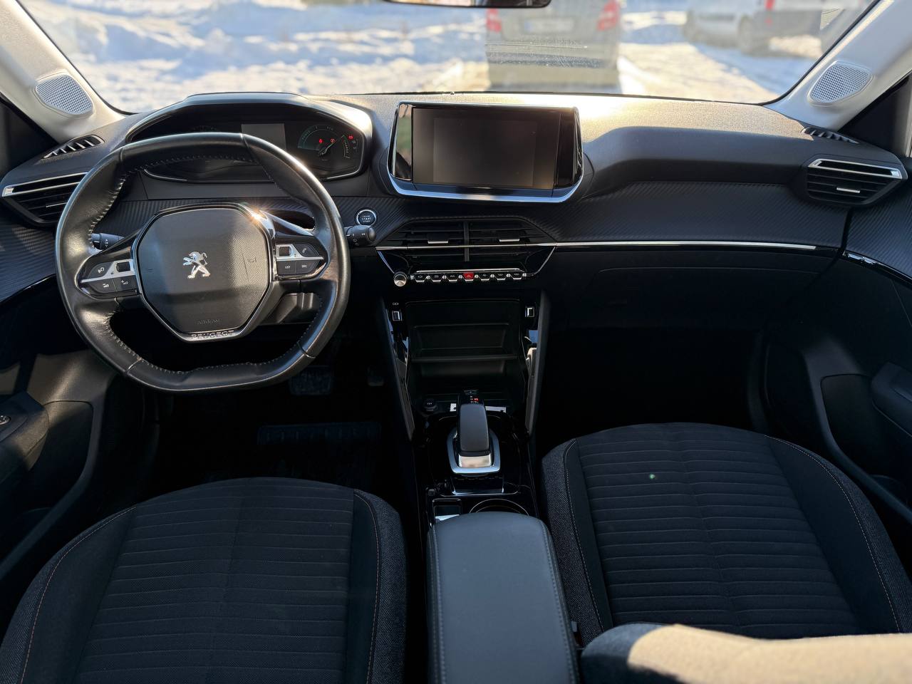 Фото - Peugeot e-208 #9