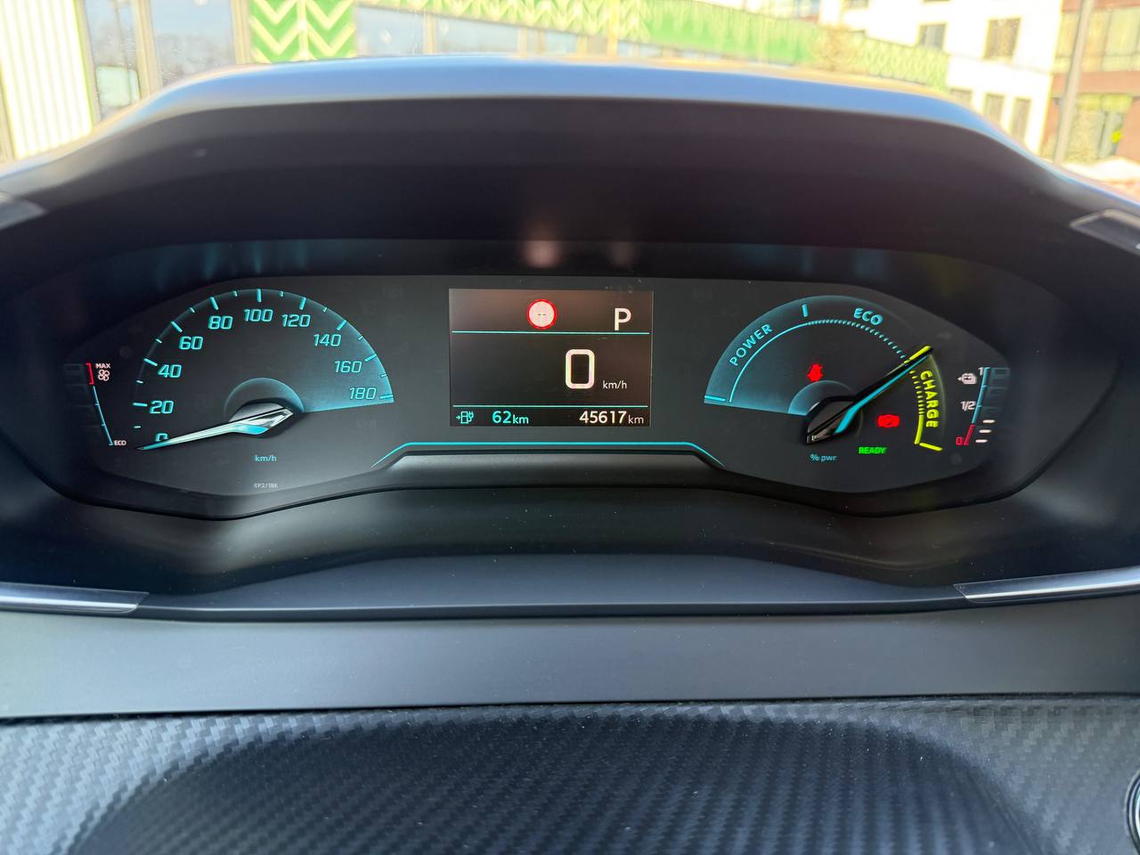 Фото - Peugeot e-208 #10