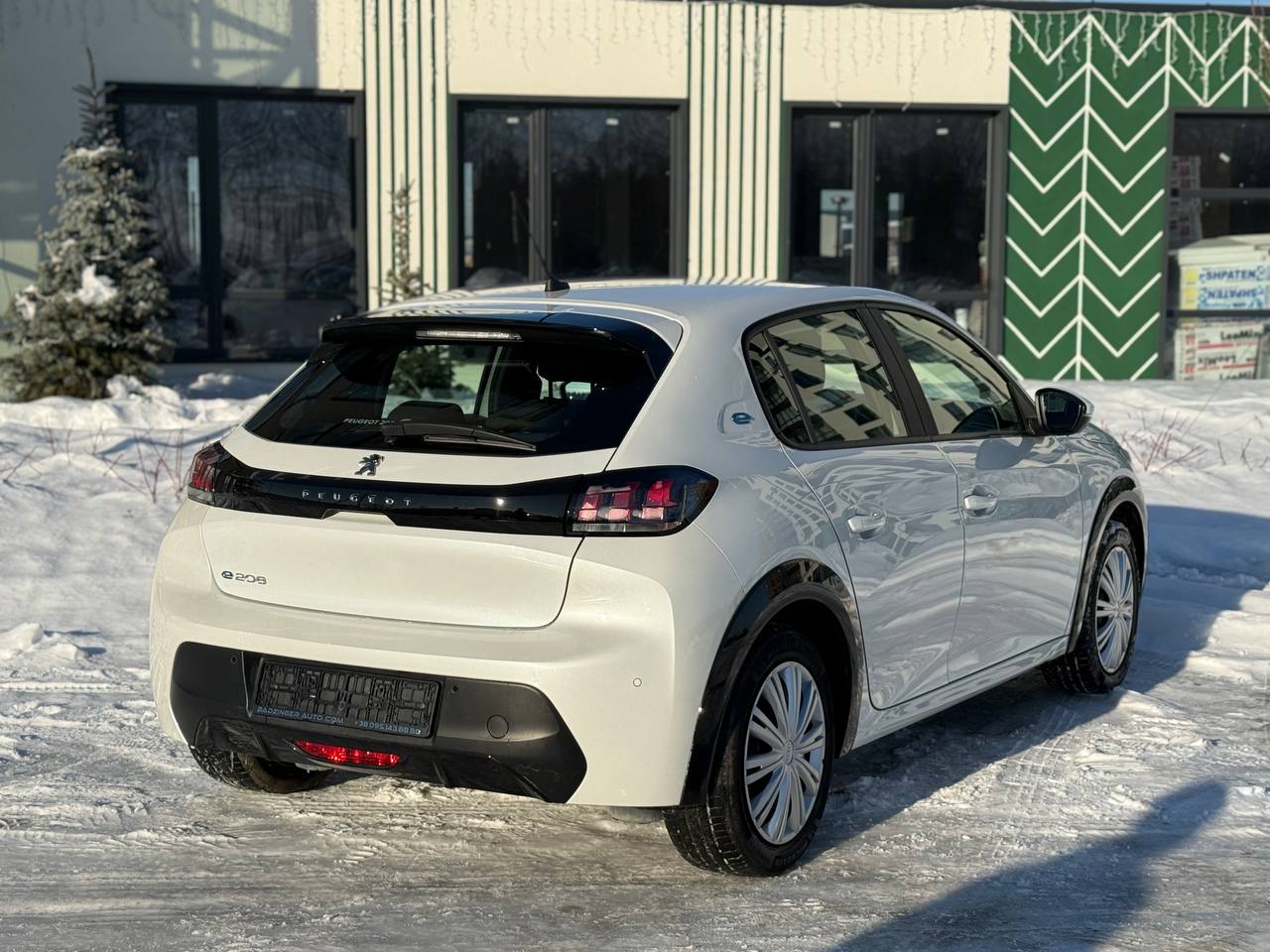 Фото - Peugeot e-208 #4