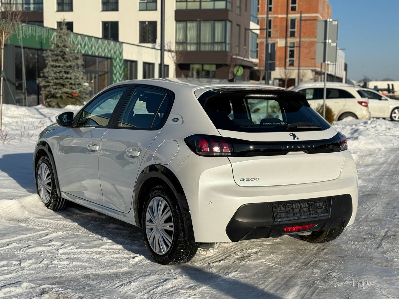 Фото - Peugeot e-208 #6