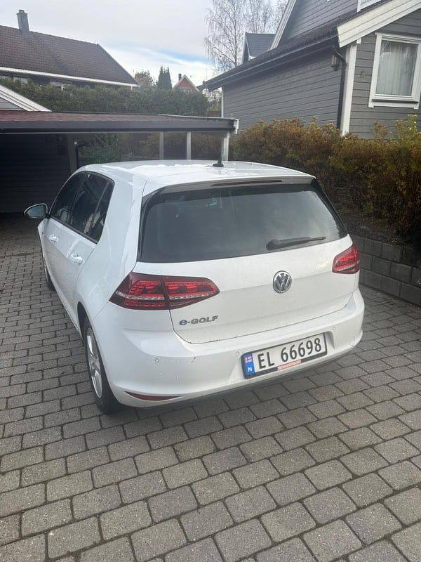 Фото - Volkswagen E-Golf #6