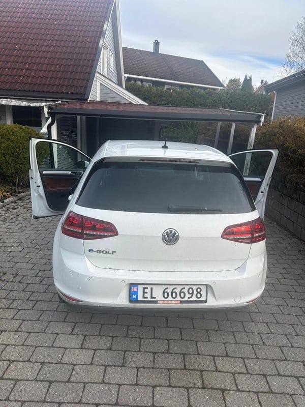 Фото - Volkswagen E-Golf #7