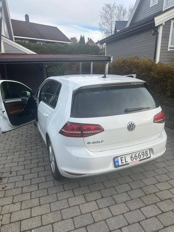 Фото - Volkswagen E-Golf #8