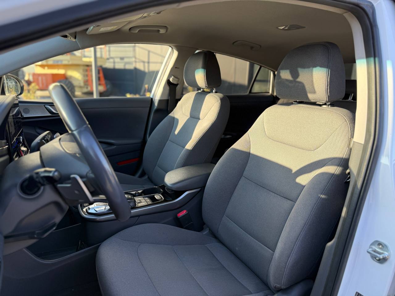 Фото - Hyundai Ioniq #7