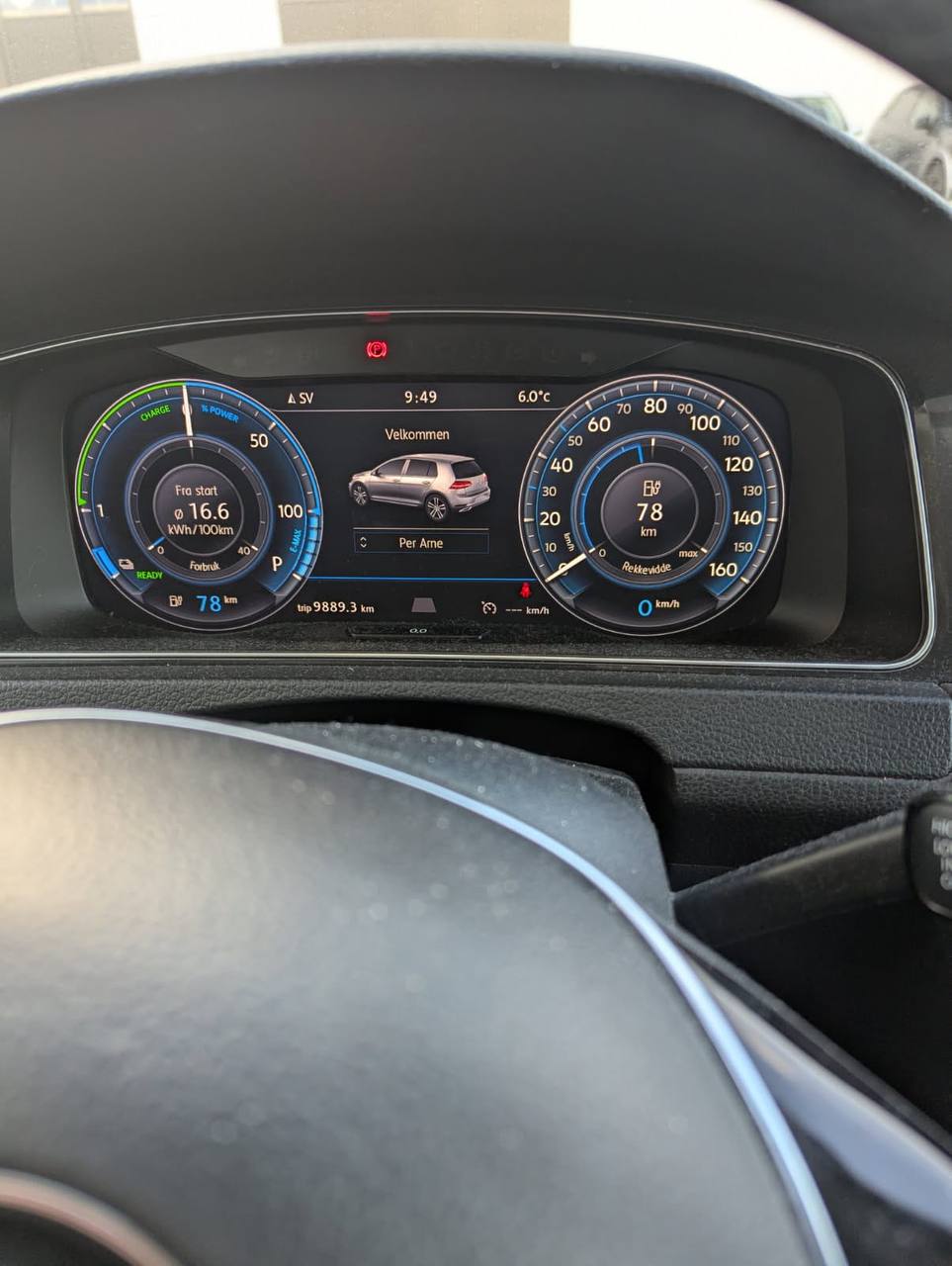 Фото - Volkswagen E-Golf #4