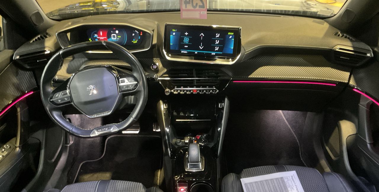 Фото - Peugeot e-2008 #6